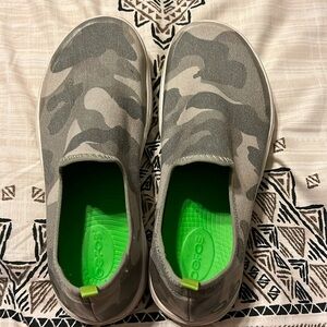 OOFOS OOmg Eezee Low Camo 10